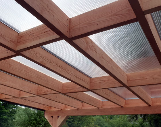 carport en bois avec plexiglass